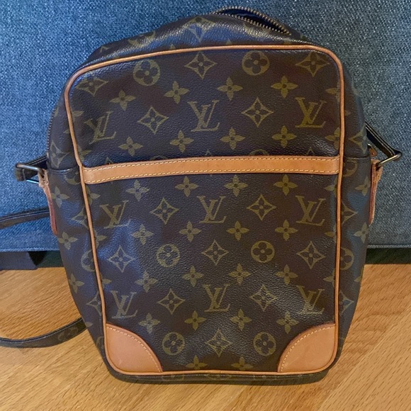LOUIS VUITTON Monogram Canvas Crossbody Danube LG Vintage - Picture 10 of 10